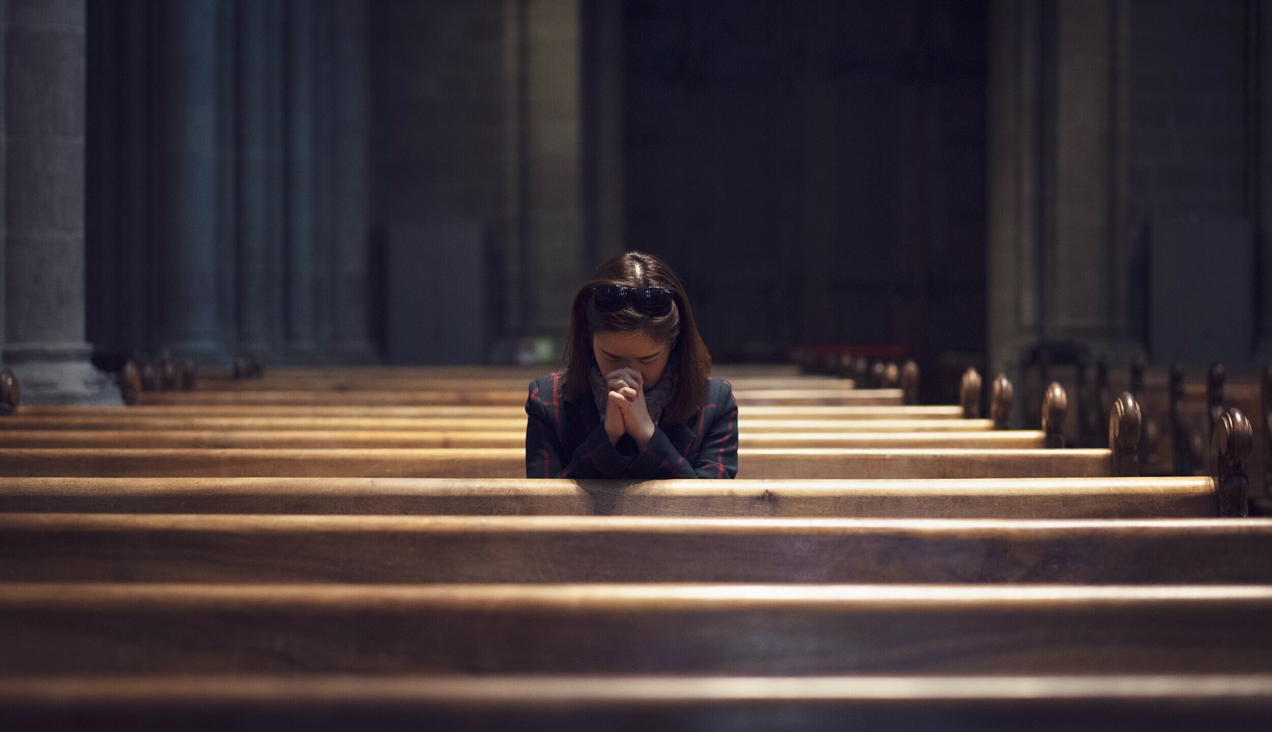 A,Christian,Girl,Is,Sitting,And,Praying,With,Humble,Heart